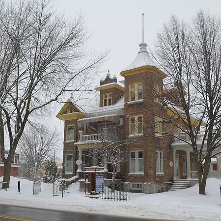 Le 100 St-Laurent Louiseville Exterior foto